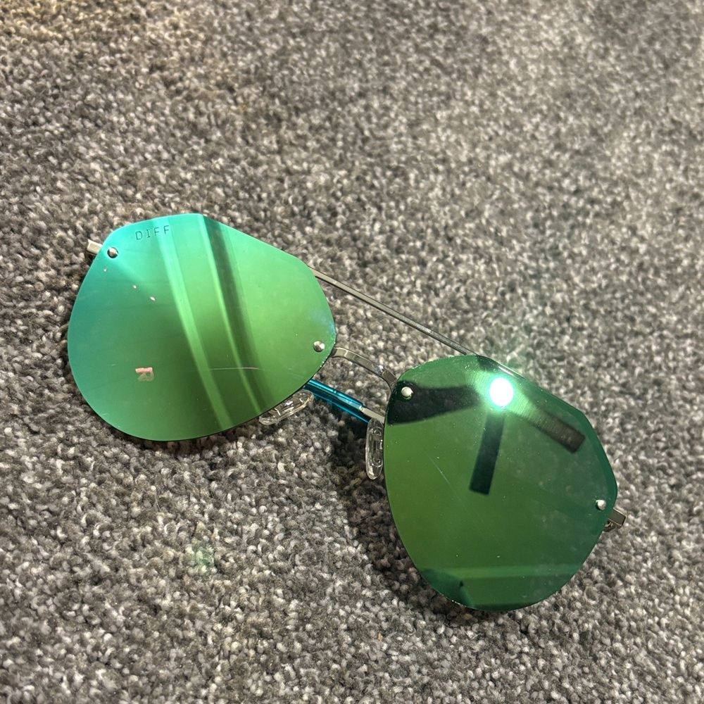 Diff Robin Arzon Aviator Sunglasses - image 2